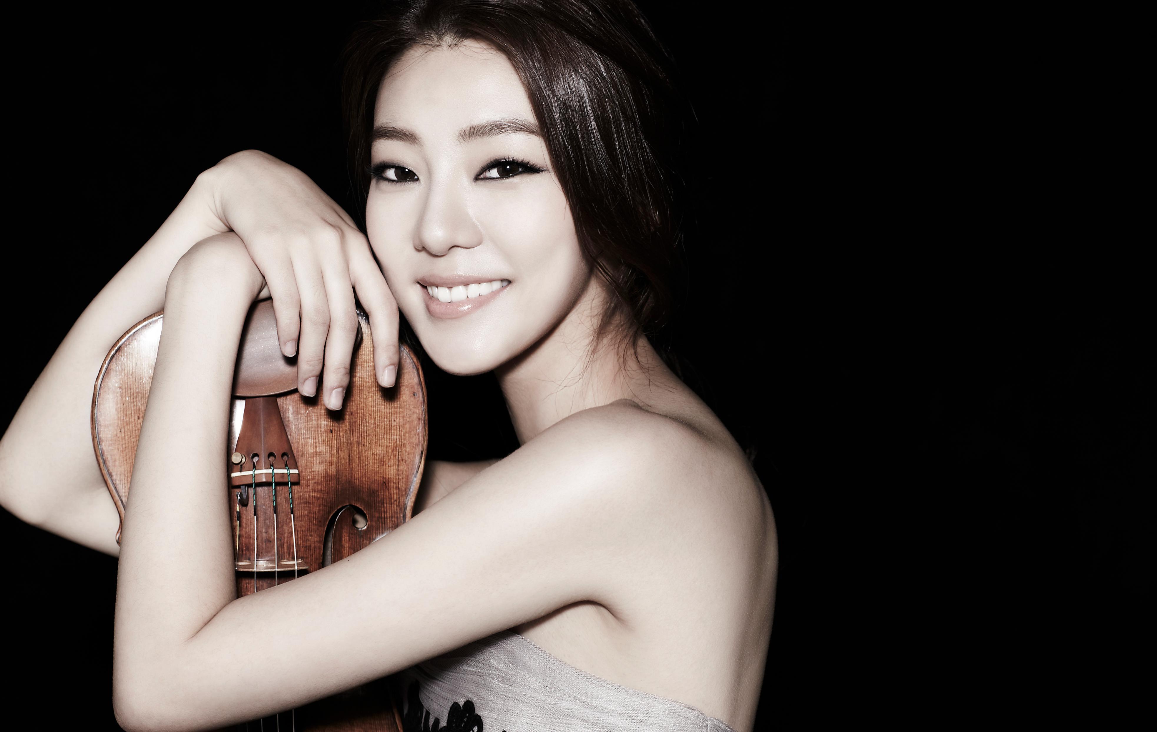 Clara-Jumi Kang, violin NFOR. Conductor – Andrey Boreyko