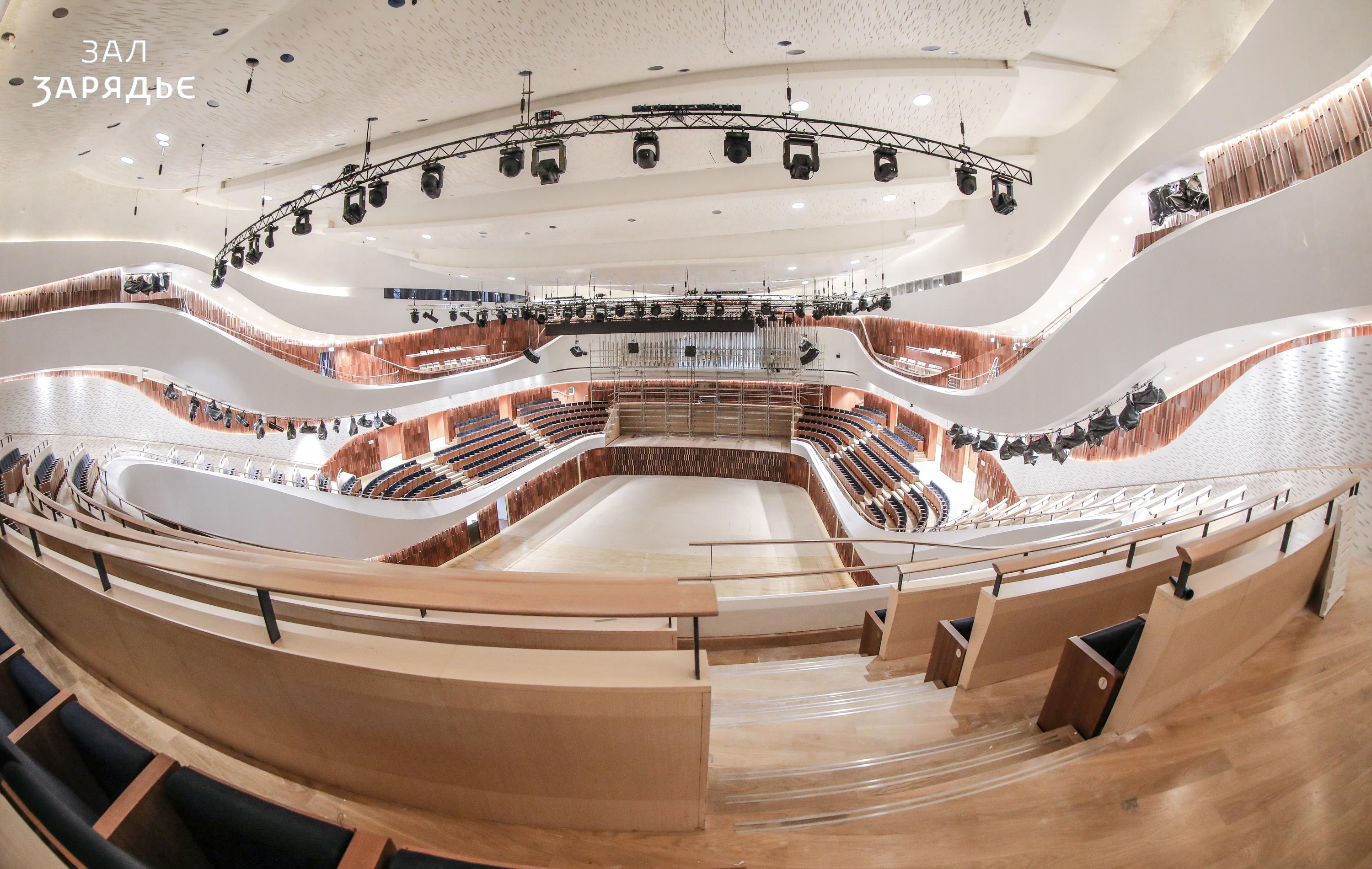 Sightseeing concert hall tour